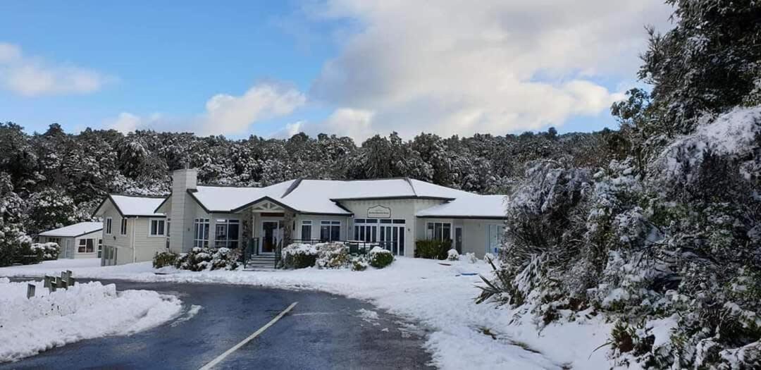 Villa Taranaki Creekside Kea By Tiny Away Stratford Exterior foto